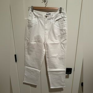 Jones New York White Cropped Cut Jeans sized 4